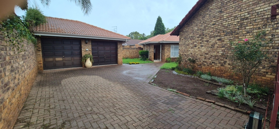 To Let 3 Bedroom Property for Rent in Lyttelton Manor Gauteng