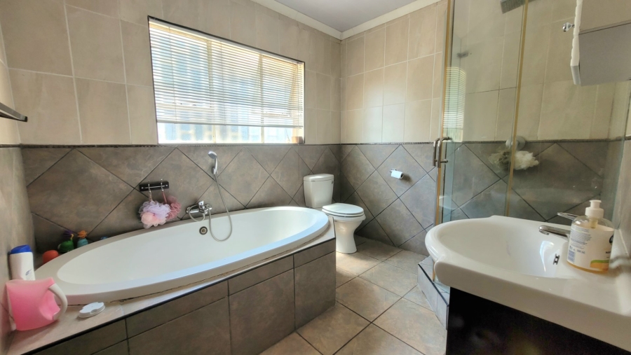 Commercial Property for Sale in Mooilande Gauteng