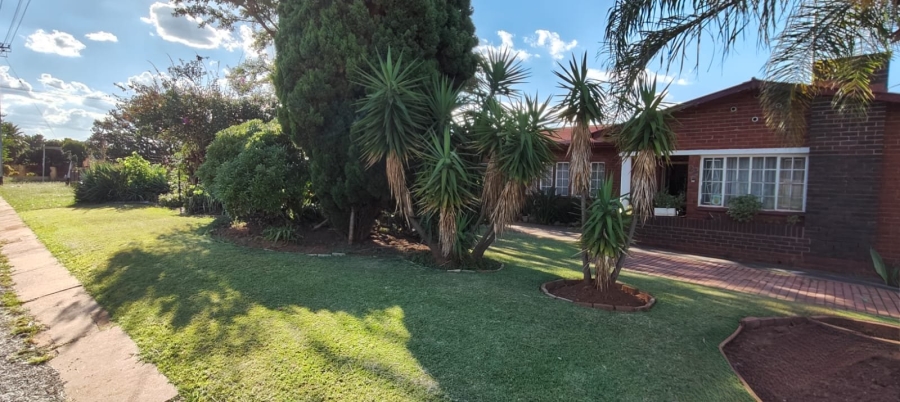  Bedroom Property for Sale in West Park Gauteng