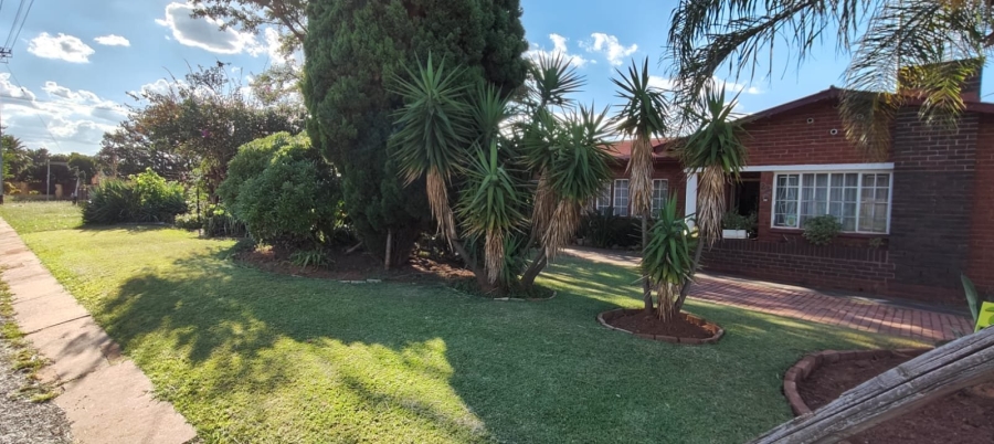 Bedroom Property for Sale in West Park Gauteng