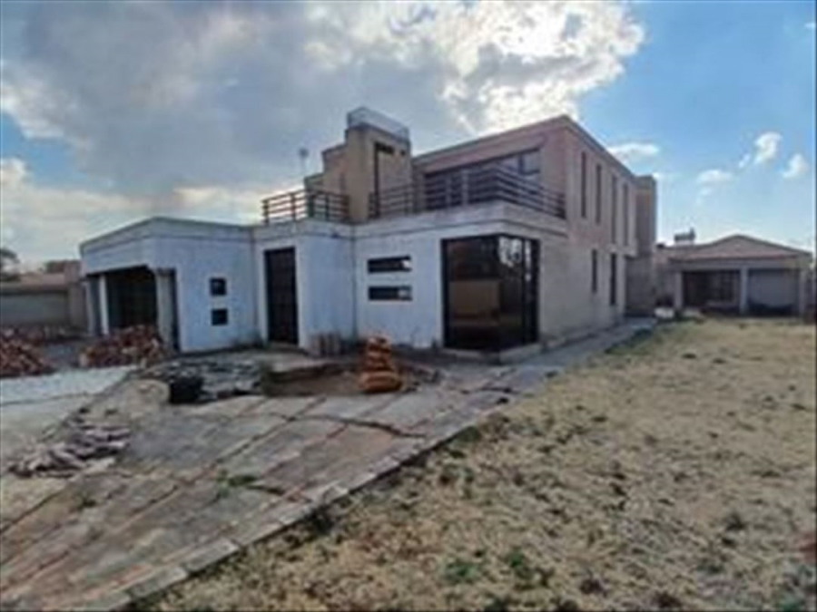 5 Bedroom Property for Sale in Klippoortjie Gauteng