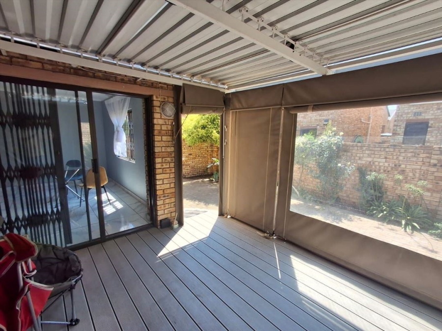 2 Bedroom Property for Sale in Goedeburg Gauteng