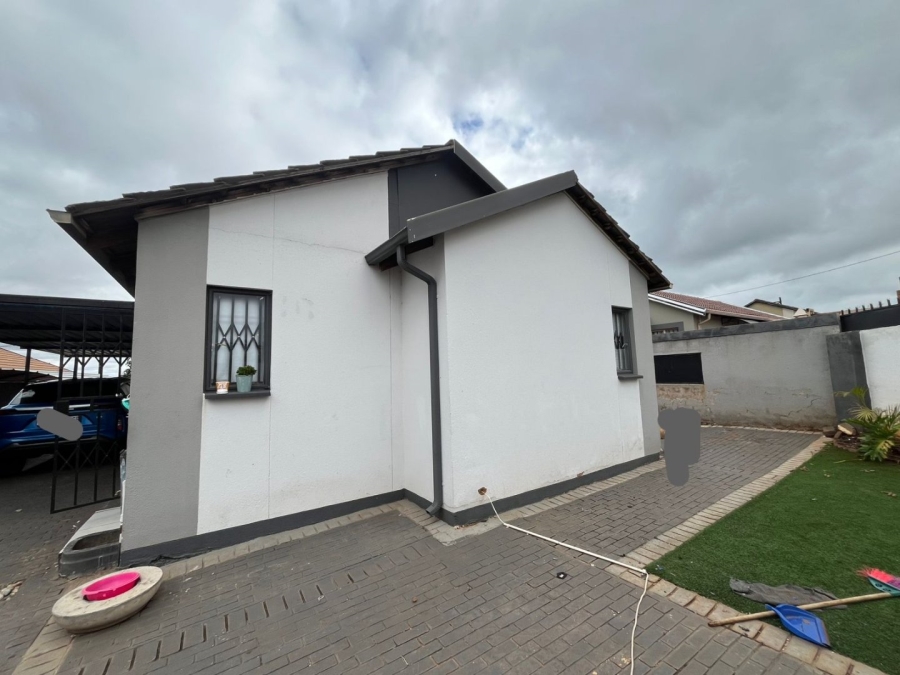 To Let 3 Bedroom Property for Rent in Rosslyn Gauteng