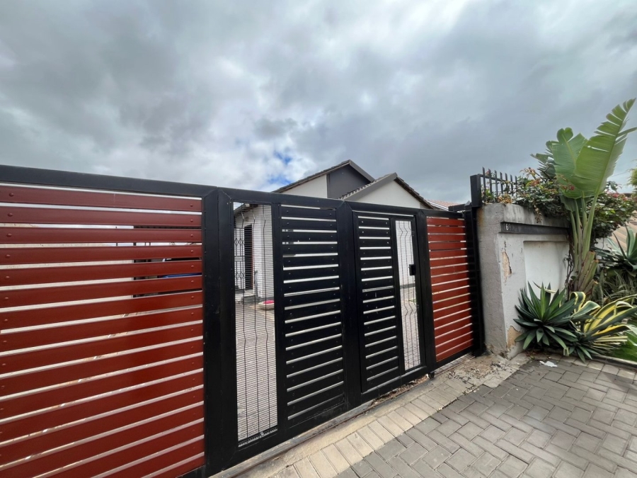 To Let 3 Bedroom Property for Rent in Rosslyn Gauteng