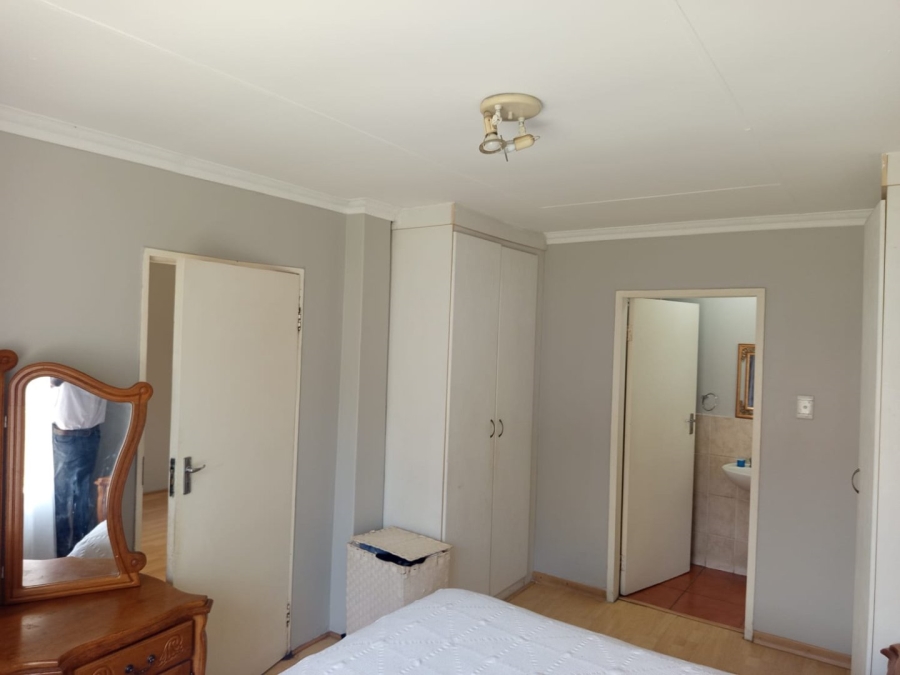 To Let 3 Bedroom Property for Rent in Noordwyk Gauteng