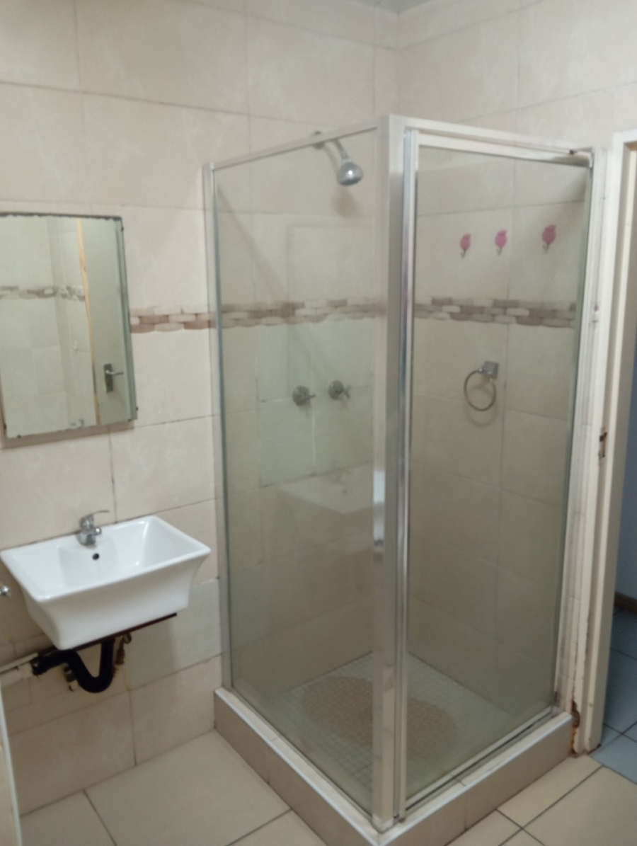 To Let 2 Bedroom Property for Rent in Florida Gauteng