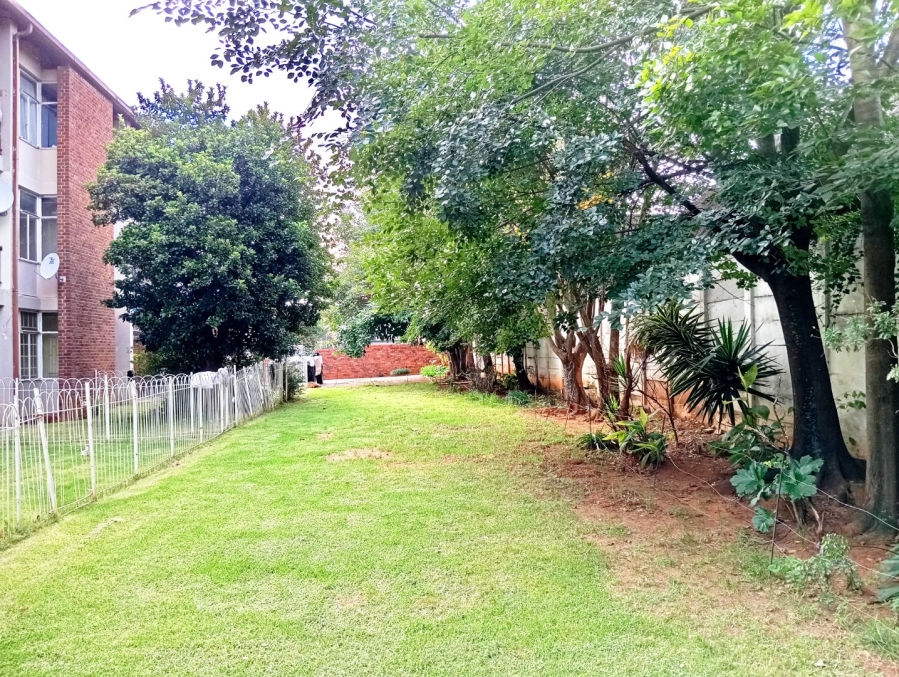 To Let 2 Bedroom Property for Rent in Florida Gauteng
