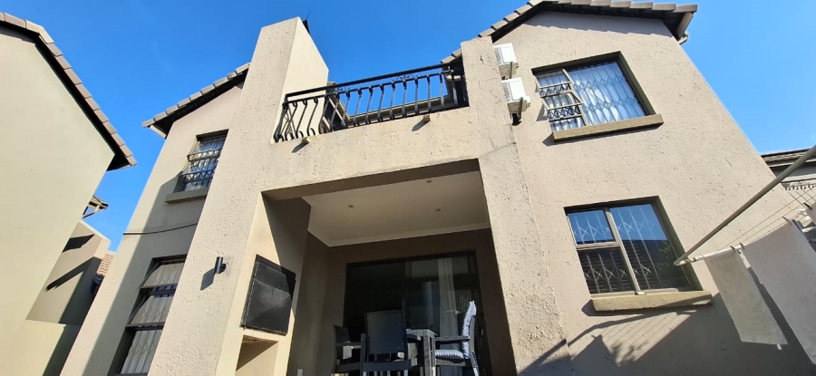  Bedroom Property for Sale in Amorosa Gauteng