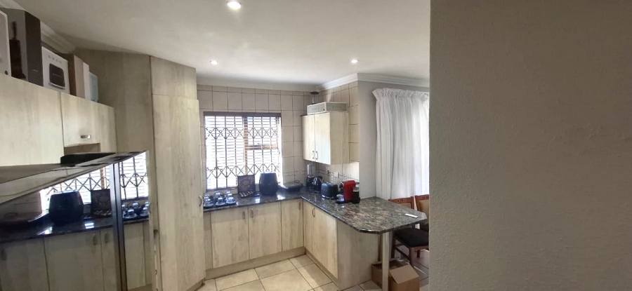  Bedroom Property for Sale in Amorosa Gauteng
