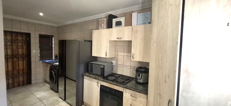  Bedroom Property for Sale in Amorosa Gauteng