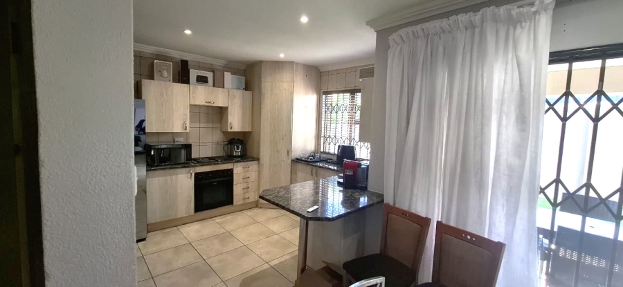  Bedroom Property for Sale in Amorosa Gauteng