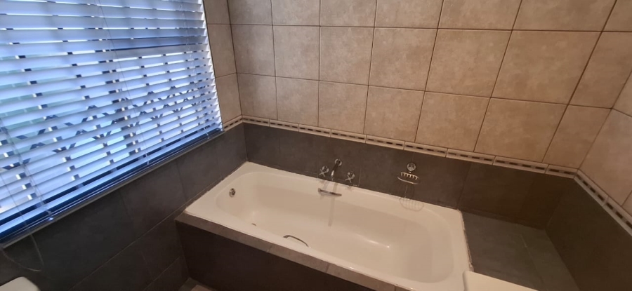  Bedroom Property for Sale in Amorosa Gauteng