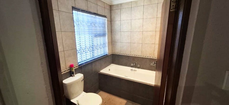  Bedroom Property for Sale in Amorosa Gauteng