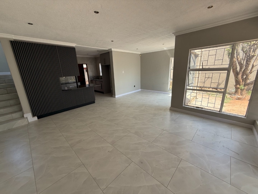 To Let 3 Bedroom Property for Rent in Highveld Gauteng