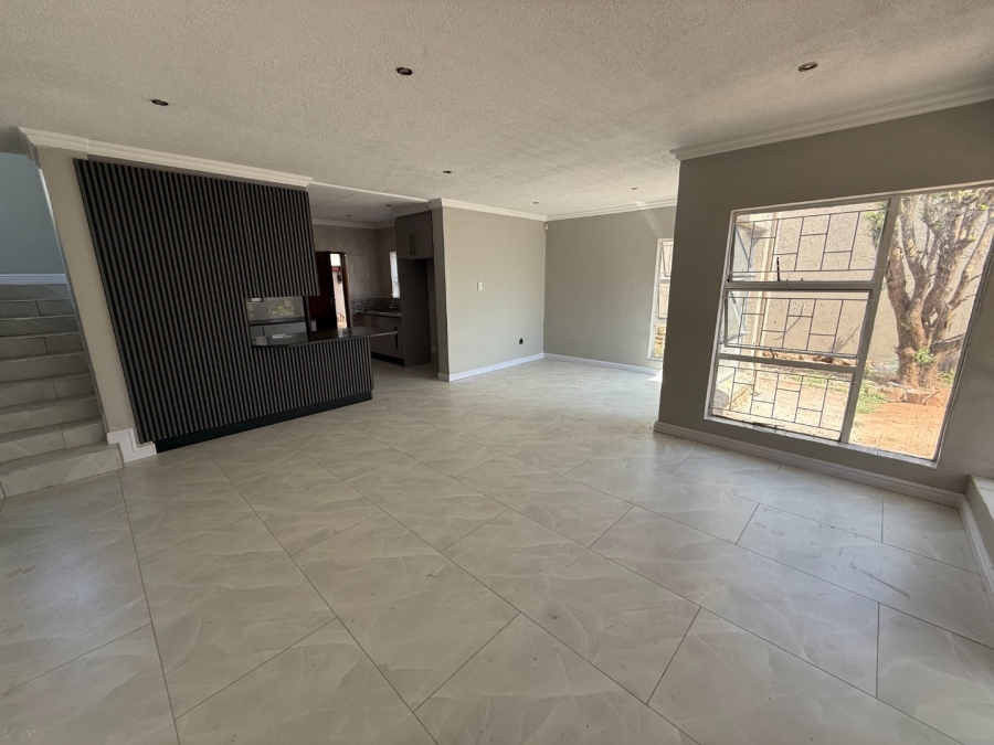 To Let 3 Bedroom Property for Rent in Highveld Gauteng