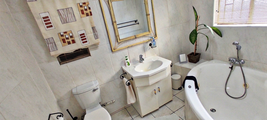 4 Bedroom Property for Sale in Vanderbijlpark SE 3 Gauteng