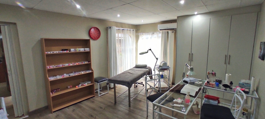 4 Bedroom Property for Sale in Vanderbijlpark SE 3 Gauteng