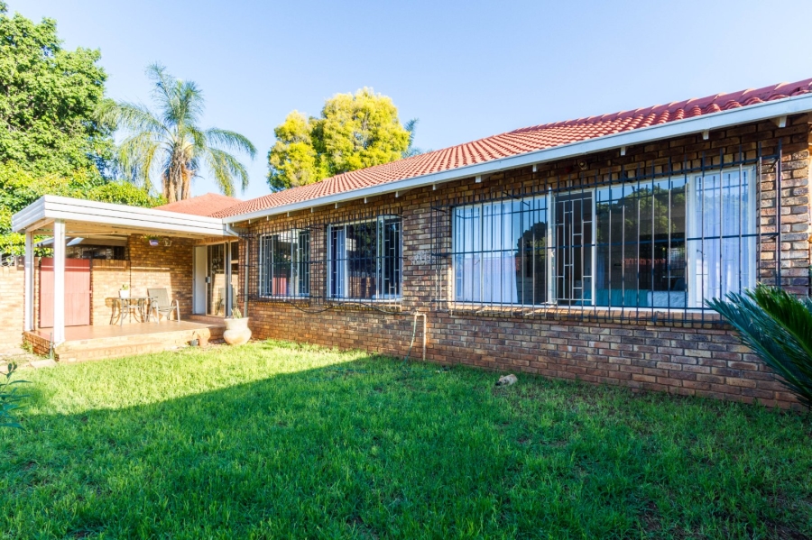 3 Bedroom Property for Sale in Die Wilgers Gauteng