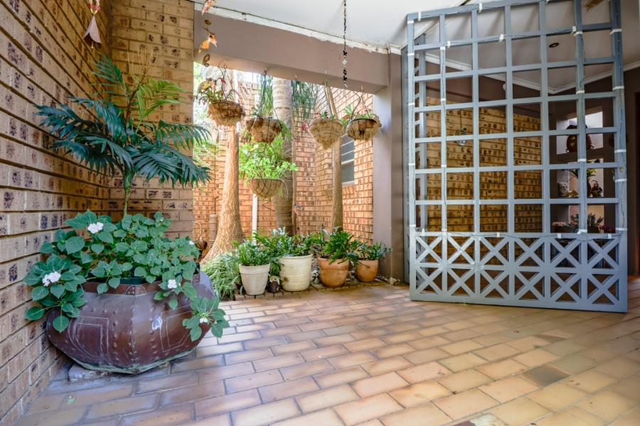 4 Bedroom Property for Sale in Zwartkop Gauteng