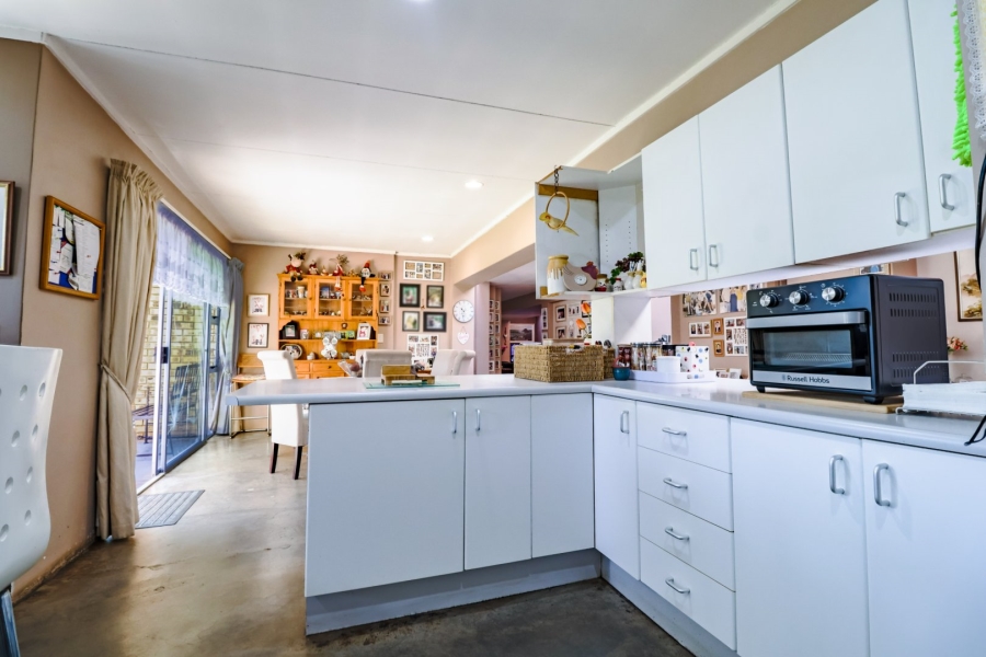 4 Bedroom Property for Sale in Zwartkop Gauteng