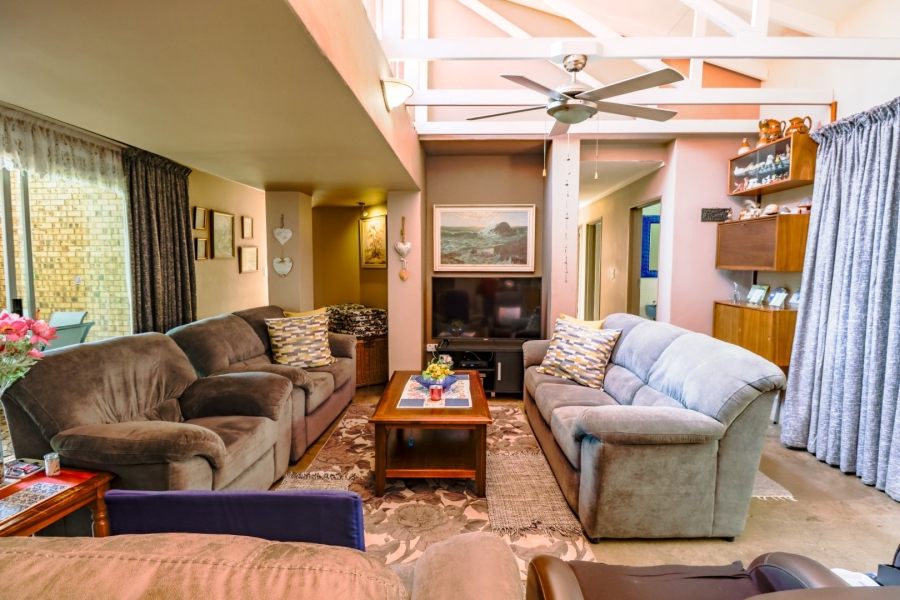 4 Bedroom Property for Sale in Zwartkop Gauteng