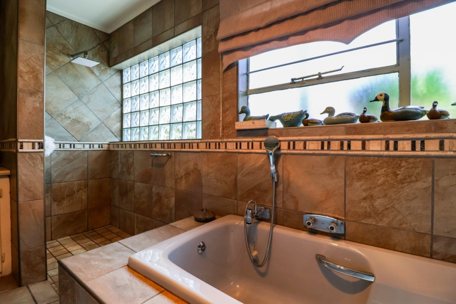 4 Bedroom Property for Sale in Zwartkop Gauteng