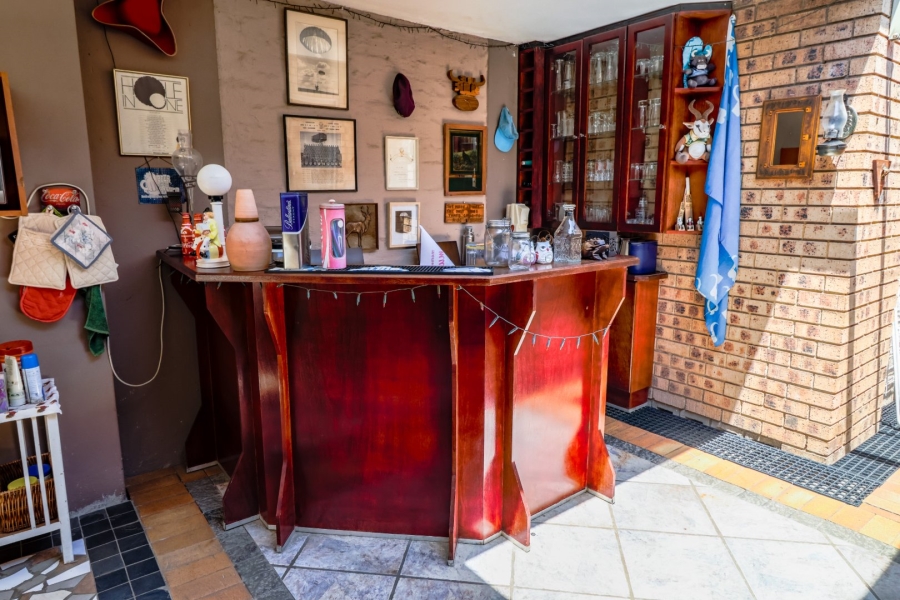 4 Bedroom Property for Sale in Zwartkop Gauteng