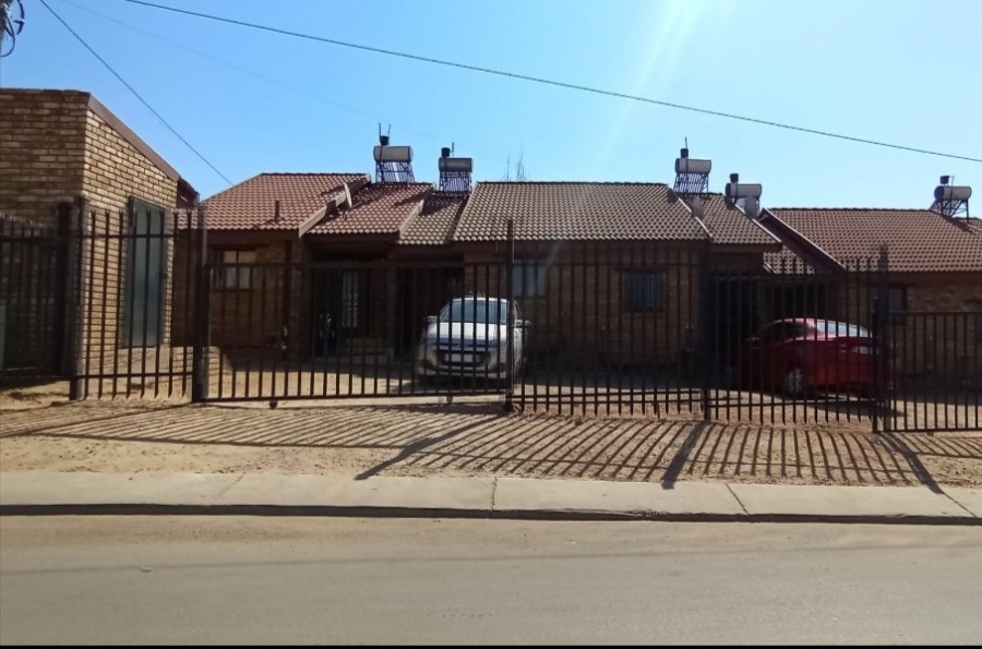 2 Bedroom Property for Sale in Olievenhoutbosch Gauteng