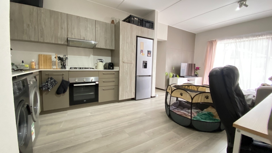 To Let 2 Bedroom Property for Rent in Fourways Gauteng