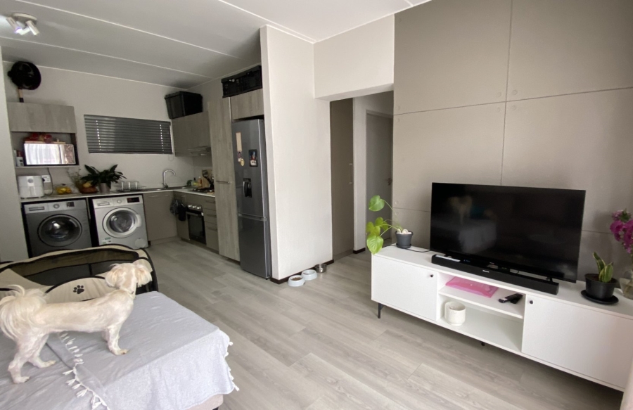 To Let 2 Bedroom Property for Rent in Fourways Gauteng