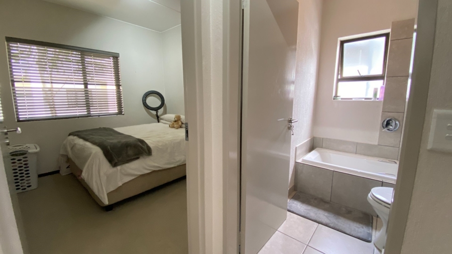 To Let 2 Bedroom Property for Rent in Fourways Gauteng