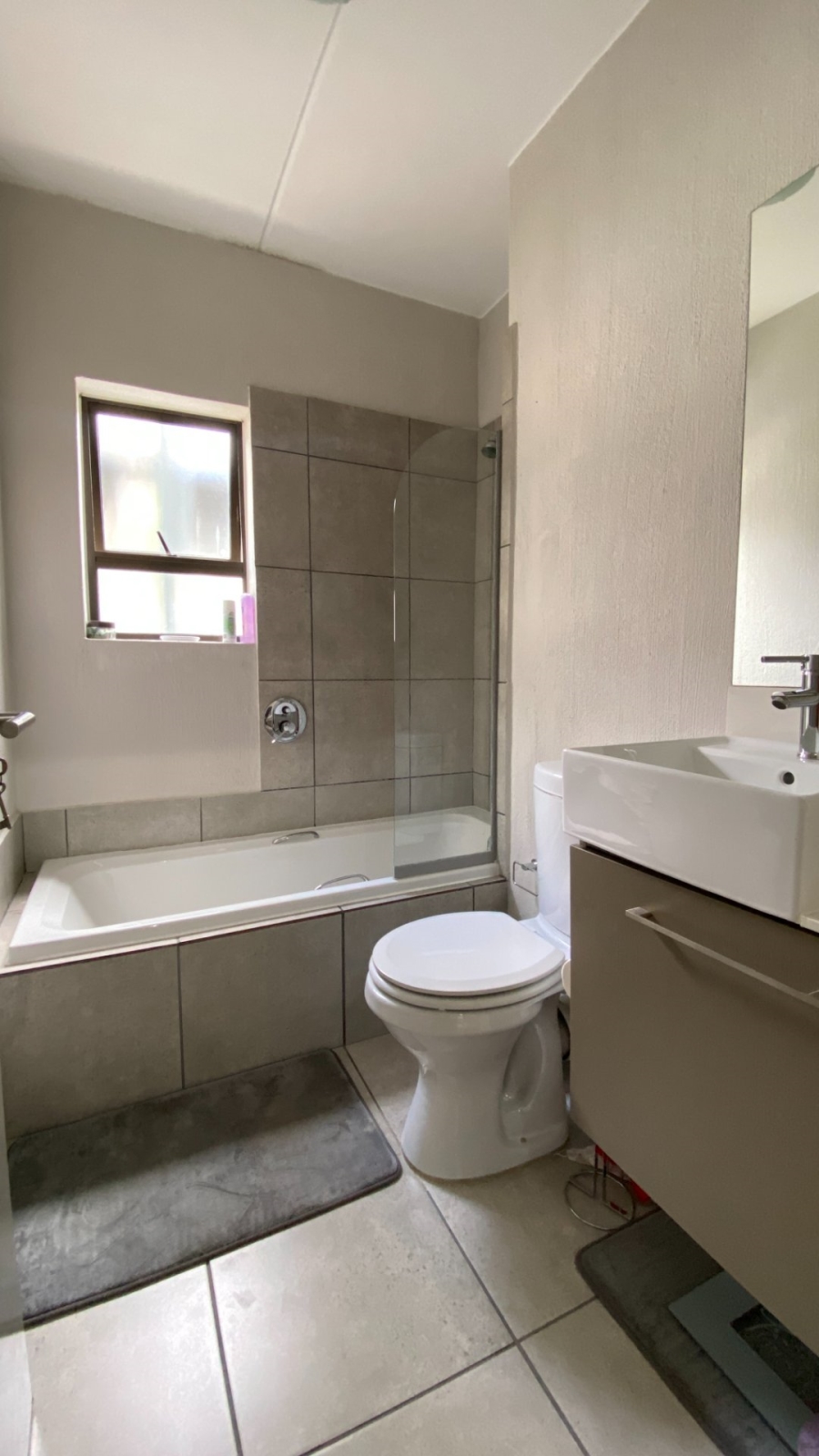 To Let 2 Bedroom Property for Rent in Fourways Gauteng