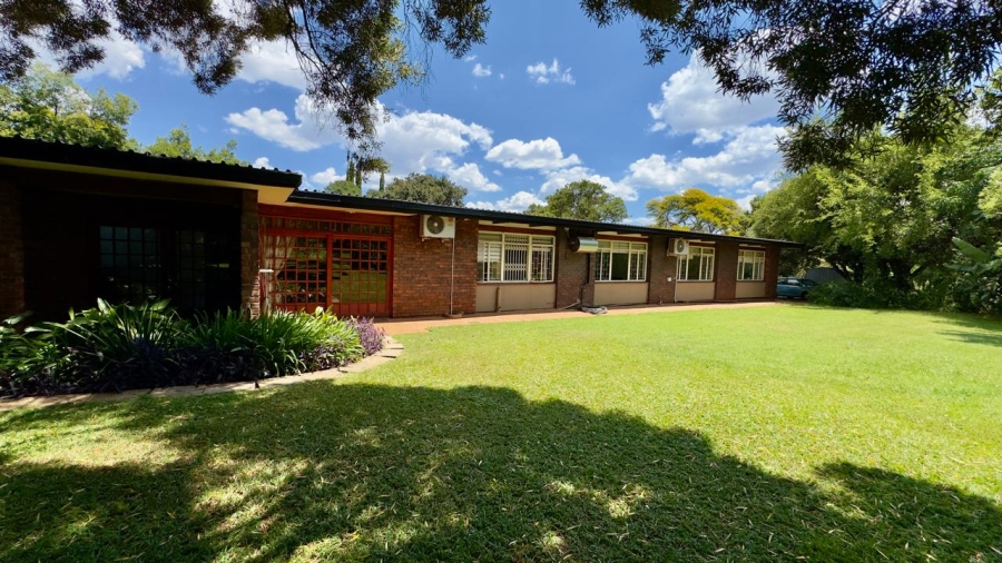 Commercial Property for Sale in Die Hoewes Gauteng