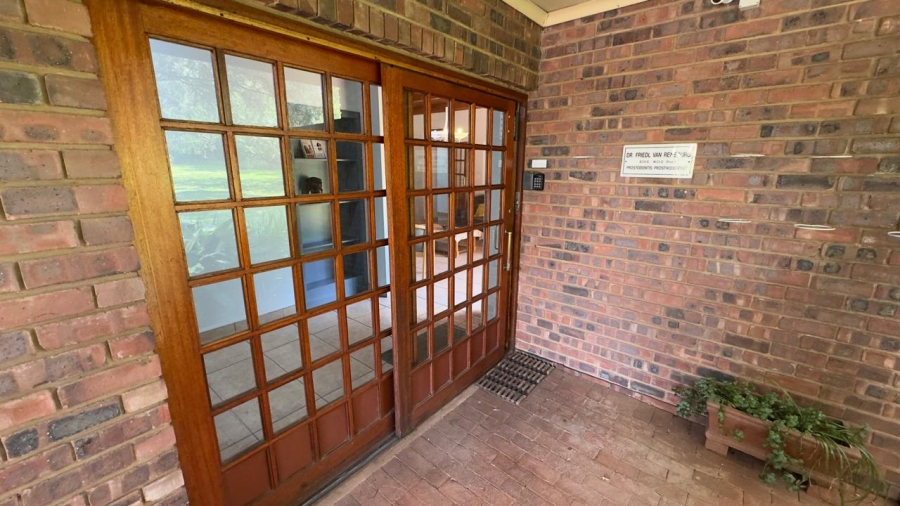Commercial Property for Sale in Die Hoewes Gauteng