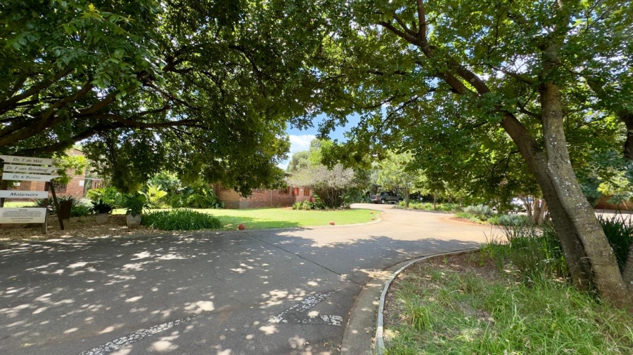 Commercial Property for Sale in Die Hoewes Gauteng