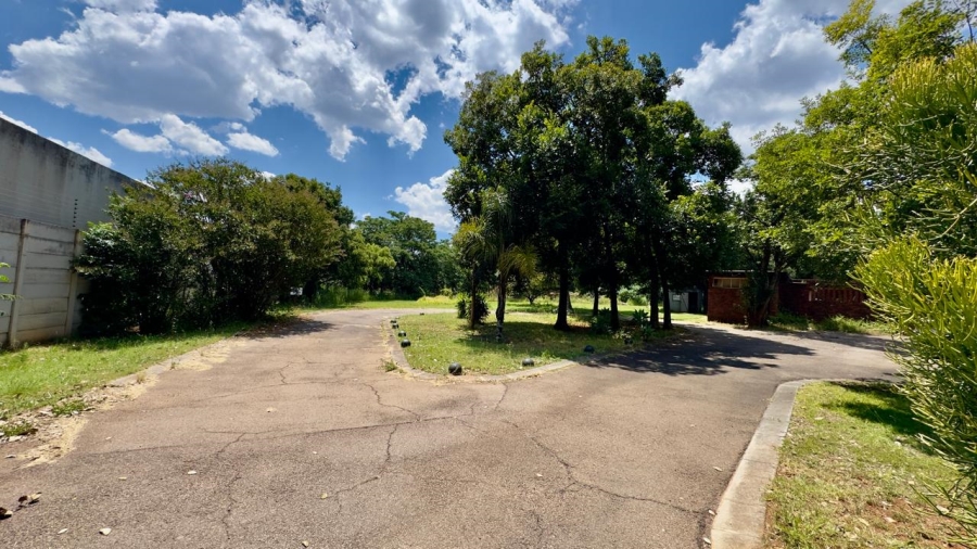 Commercial Property for Sale in Die Hoewes Gauteng