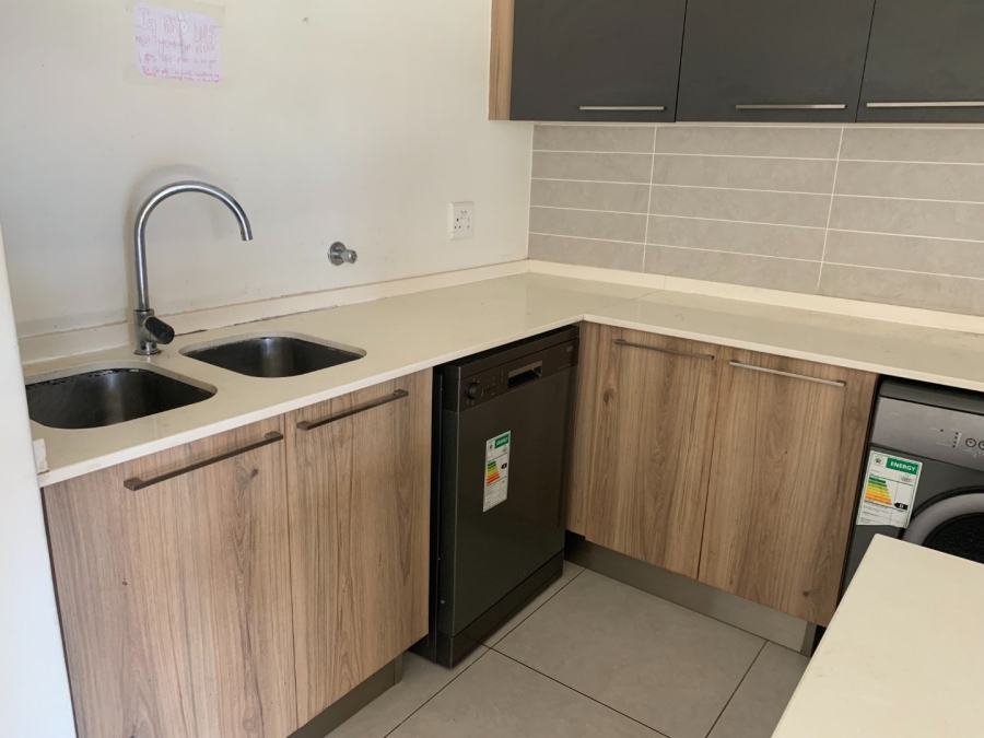 To Let 3 Bedroom Property for Rent in Glen Marais Gauteng