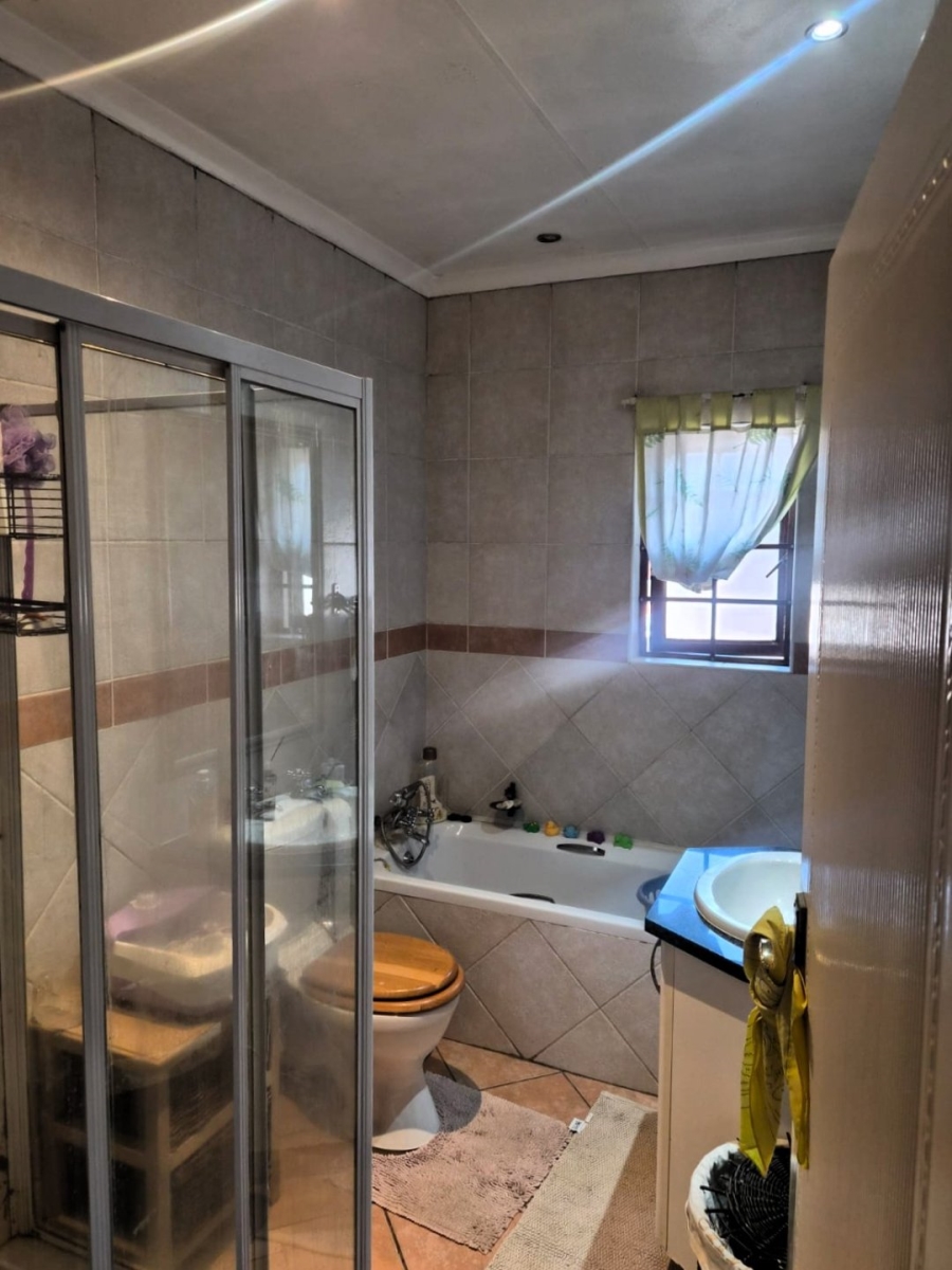 2 Bedroom Property for Sale in Eco Park Gauteng