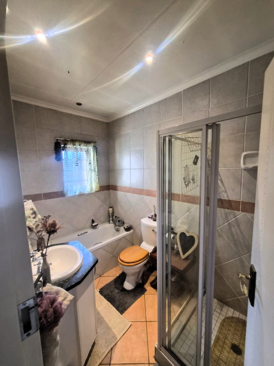 2 Bedroom Property for Sale in Eco Park Gauteng