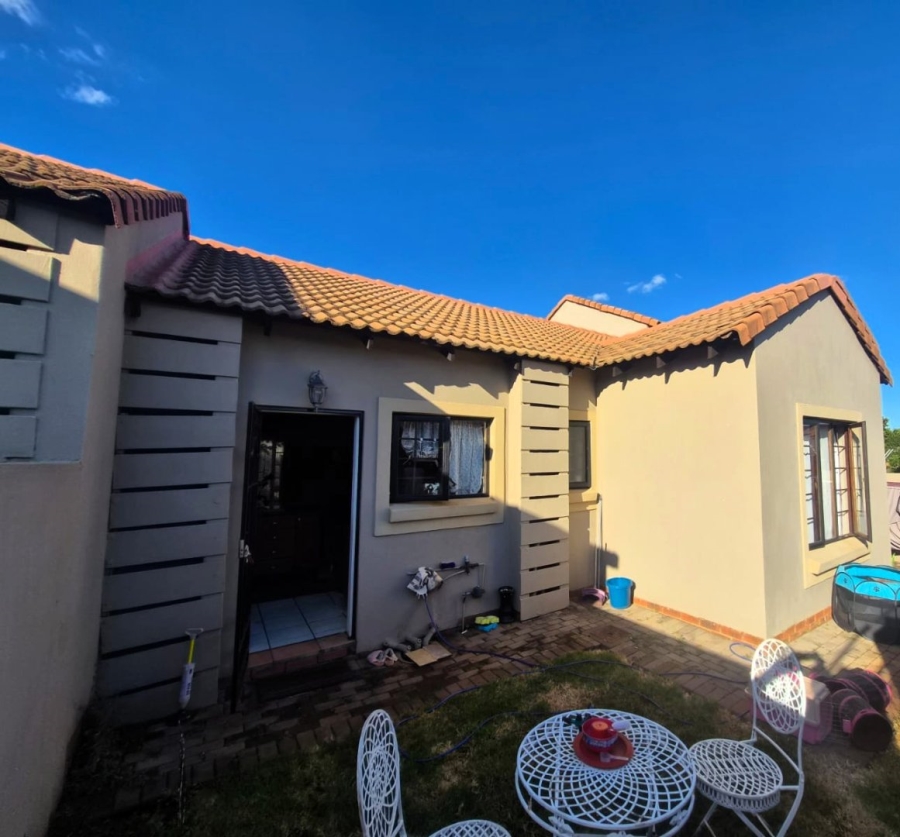 2 Bedroom Property for Sale in Eco Park Gauteng