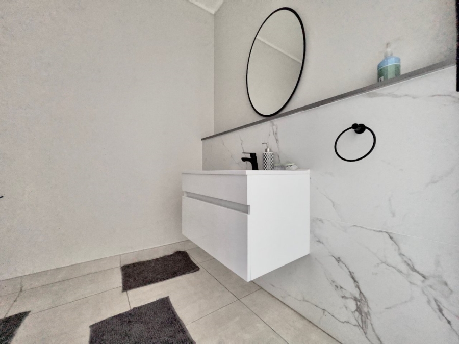 2 Bedroom Property for Sale in Waterfall Gauteng