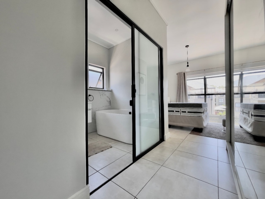 2 Bedroom Property for Sale in Waterfall Gauteng