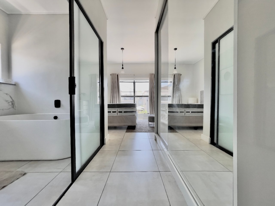 2 Bedroom Property for Sale in Waterfall Gauteng