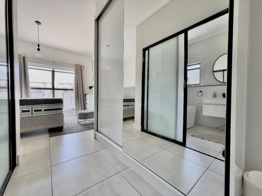 2 Bedroom Property for Sale in Waterfall Gauteng