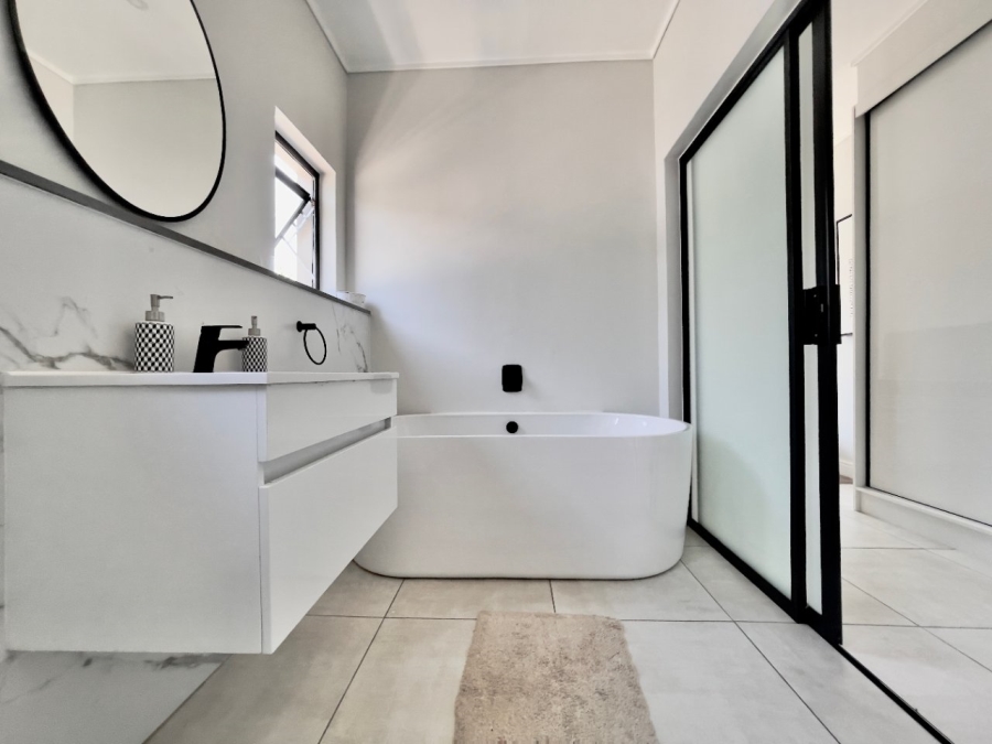 2 Bedroom Property for Sale in Waterfall Gauteng