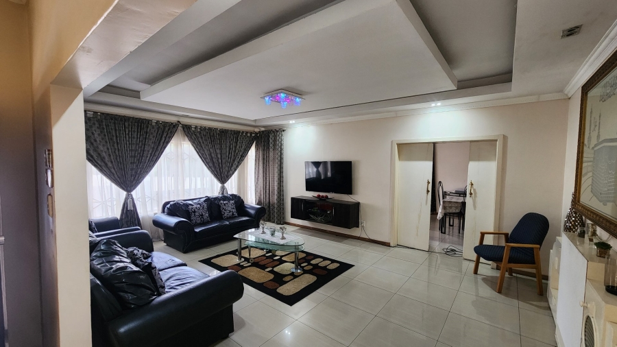 5 Bedroom Property for Sale in Cyrildene Gauteng