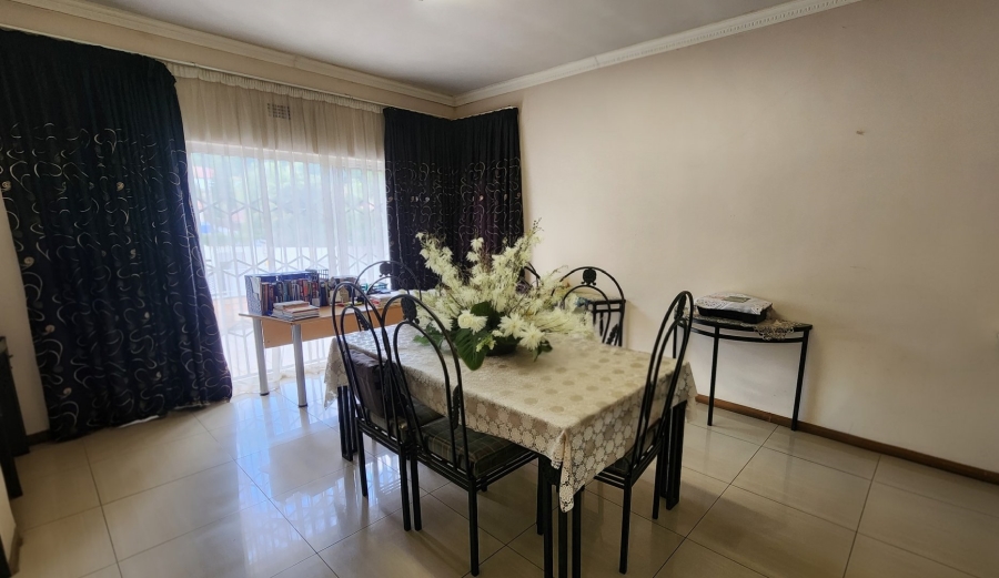 5 Bedroom Property for Sale in Cyrildene Gauteng