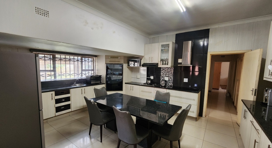 5 Bedroom Property for Sale in Cyrildene Gauteng