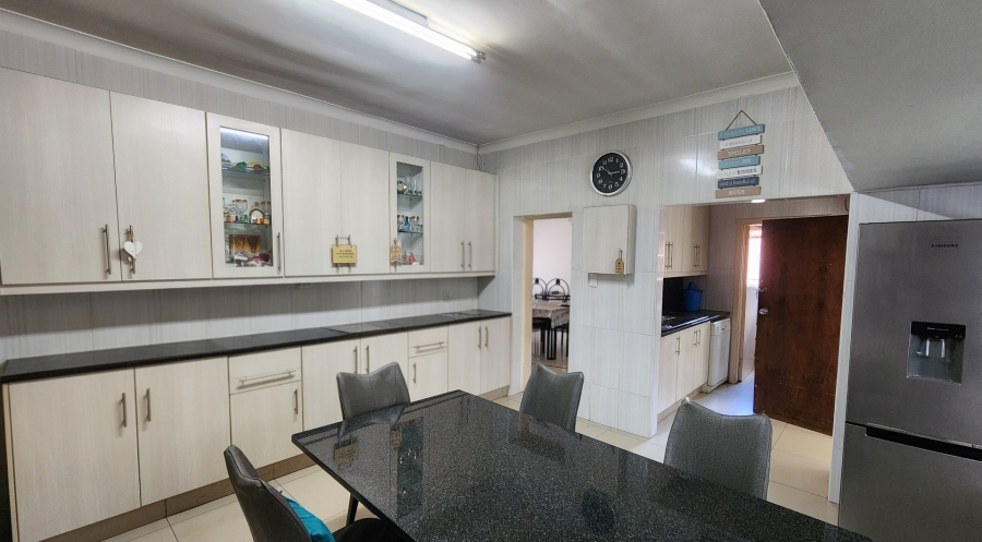 5 Bedroom Property for Sale in Cyrildene Gauteng