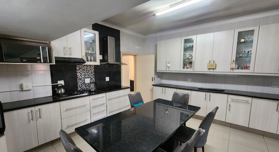 5 Bedroom Property for Sale in Cyrildene Gauteng